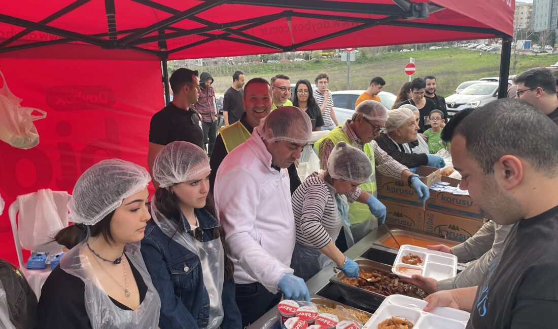 Tophane Rotary Kulübü, geleneksel iftar organizasyonunu sürdürüyor Bursa Tophane Rotary Kulübü, uzun yıllardır Ramazan ayında üniversite öğrencilerine