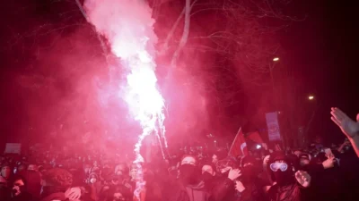 İstanbul Büyükşehir Belediyesi’ne yönelik operasyonun protesto edildiği eylemlerin altıncı gününde