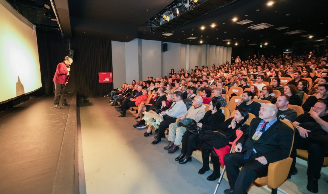 ‘Asla Vazgeçme’nin galası ÇEKSanat’ta yapıldı Yönetmenliğini, senaristliğini ve yapımcılığını Veysel Özgür Sağlam'ın üstlendiği, uluslararası festivallerde
