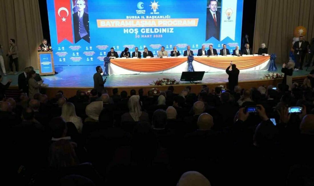 AK Parti Genel Başkan Vekili Efkan Ala: “Yolsuzluktan kahraman çıkmaz” Yolsuzluktan kahraman çıkmayacağını, demokrasi mücadelesinden çıkacağını belirten AK Parti Genel