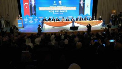 Yolsuzluktan kahraman çıkmayacağını, demokrasi mücadelesinden çıkacağını belirten AK Parti Genel
