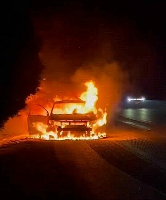 Araçta çıkan yangın ormana sıçradı Bursa’nın Kestel ilçesi Ümitalan mevkiinde araçta çıkan yangın ormana sıçradı.