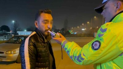 Bursa’da uygulama yapan ekipleri gören alkollü sürücü, ehliyetini üçüncü kez