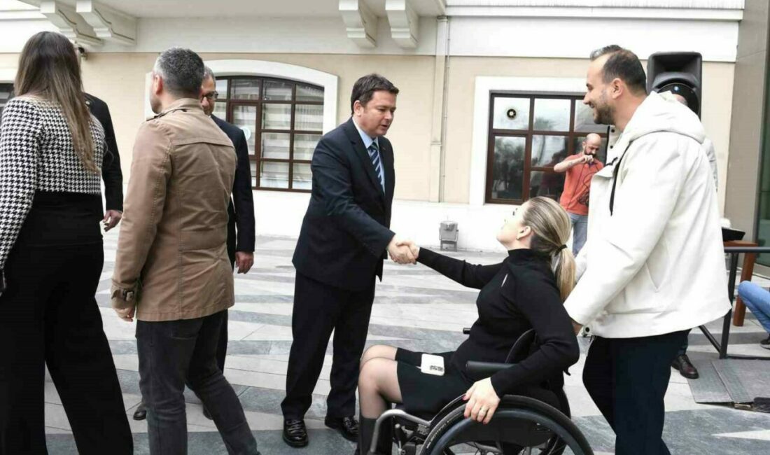 Başkan Aydın, Osmangazi ailesiyle bayramlaştı Osmangazi Belediye Başkanı Erkan Aydın, Ramazan Bayramı öncesi son mesai