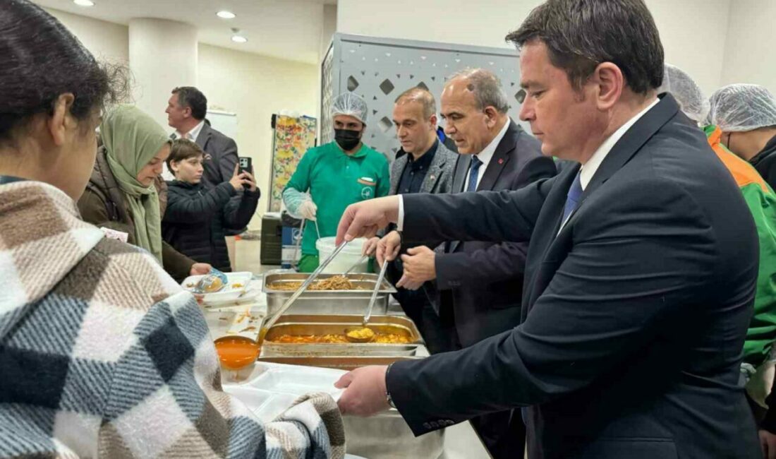 Başkan Aydın vatandaşlara iftar yemeği dağıttı Osmangazi Belediye Başkanı Erkan Aydın, Osmangazi Belediyesi’nin Ramazan ayında her