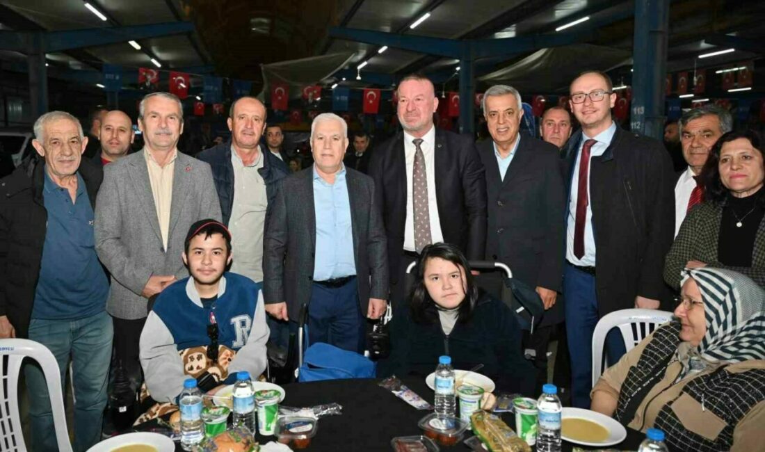 Başkan Bozbey, Karacabey’de iftar sofrasında vatandaşlarla buluştu Bursa Büyükşehir Belediyesi’nin Karacabey’de düzenlediği iftar programında binlerce vatandaş aynı