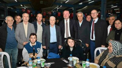 Bursa Büyükşehir Belediyesi’nin Karacabey’de düzenlediği iftar programında binlerce vatandaş aynı