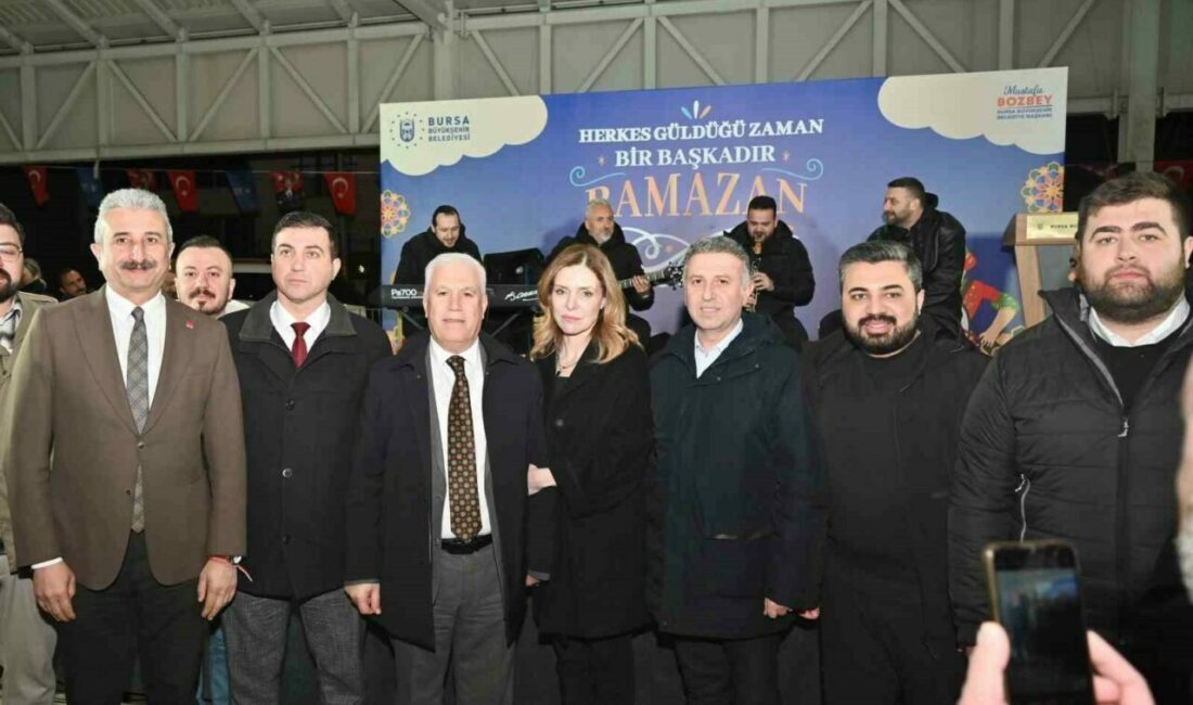 Başkan Bozbey, “Kentin dirençli yapılardan oluşması için çalışıyoruz” Bursa Büyükşehir Belediye Başkanı Mustafa Bozbey, eşi Seden Bozbey ile