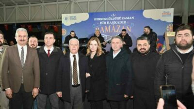 Bursa Büyükşehir Belediye Başkanı Mustafa Bozbey, eşi Seden Bozbey ile