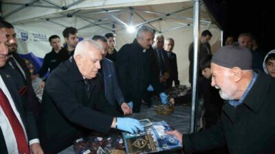 Bursa Büyükşehir Belediyesi tarafından Kestel ilçesinde düzenlenen iftar programında yaklaşık