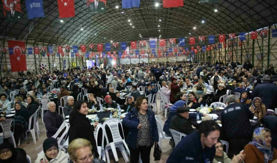 Başkan Bozbey, “Mudanya’nın farkını ortaya çıkaracağız” Bursa Büyükşehir Belediyesi’nin Mudanya’da düzenlediği iftar programında yaklaşık 2500 kişi