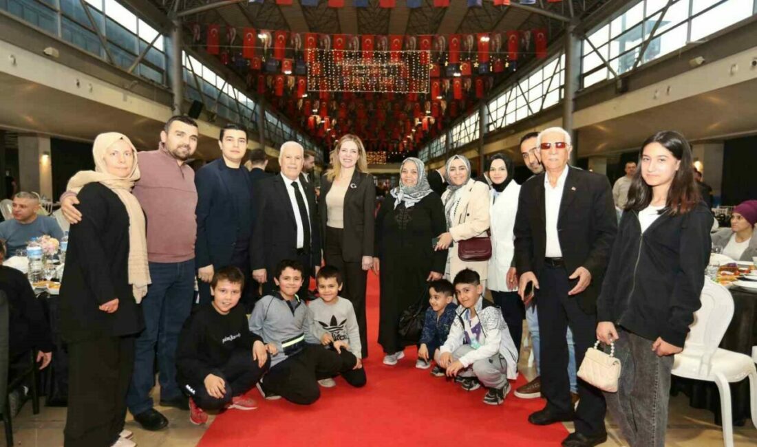 Bursa Büyükşehir Belediyesi tarafından düzenlenen iftar programında şehit aileleri ve