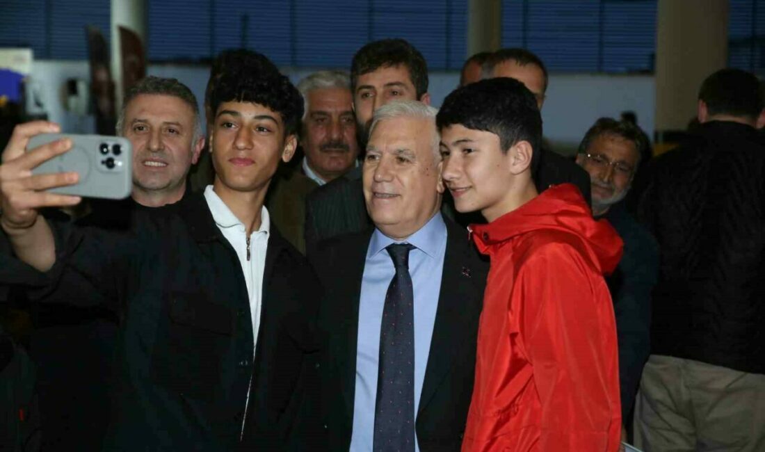 Başkan Bozbey, “Yaptığımız çalışmalar meyvelerini vermeye başladı” Bursa Büyükşehir Belediyesi tarafından Arabayatağı Mahallesi’nde düzenlenen iftar programında konuşan