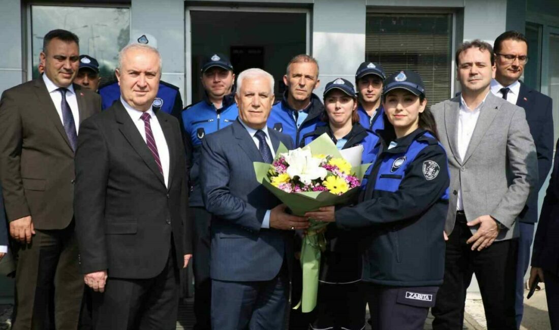 Başkan Bozbey’den bayramda çalışan ekiplere ziyaret Bursa Büyükşehir Belediye Başkanı Mustafa Bozbey, Ramazan Bayramı’nda görevinin başındaki