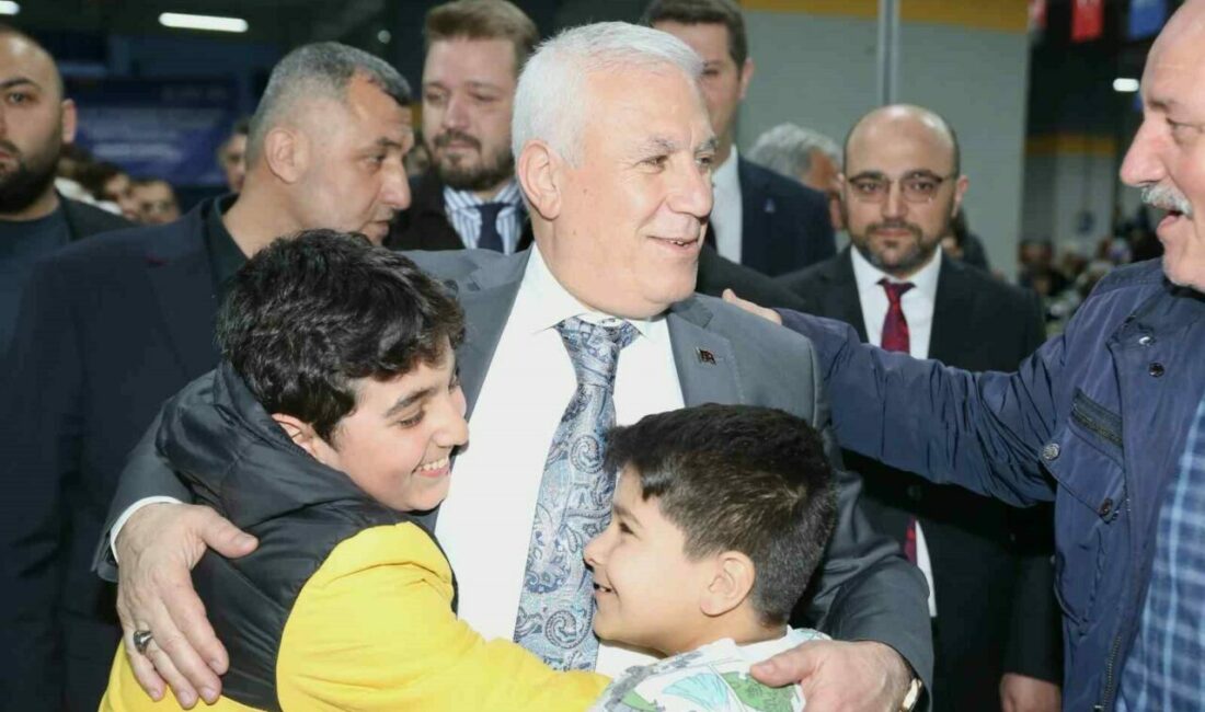 Başkan Bozbey’den gençlere halı saha müjdesi Bursa Büyükşehir Belediye Başkanı Mustafa Bozbey, Yunuseli Mahallesi’nde düzenlenen iftar