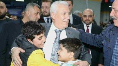 Bursa Büyükşehir Belediye Başkanı Mustafa Bozbey, Yunuseli Mahallesi’nde düzenlenen iftar