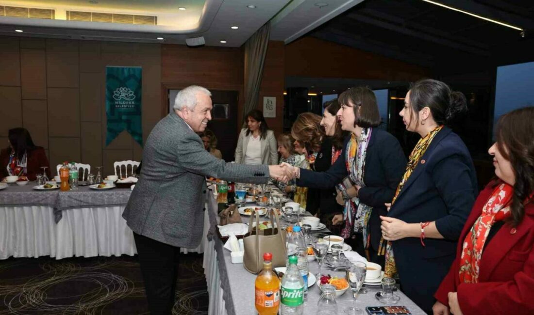 Başkan Şadi Özdemir kadınlarla iftarda buluştu Nilüfer Belediye Başkanı Şadi Özdemir, 8 Mart Dünya Kadınlar Günü