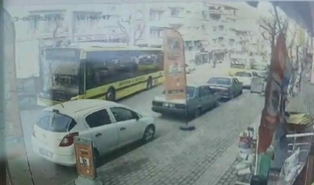 Bursa’da içi yolcu dolu belediye otobüsü park halindeki kamyona arkadan