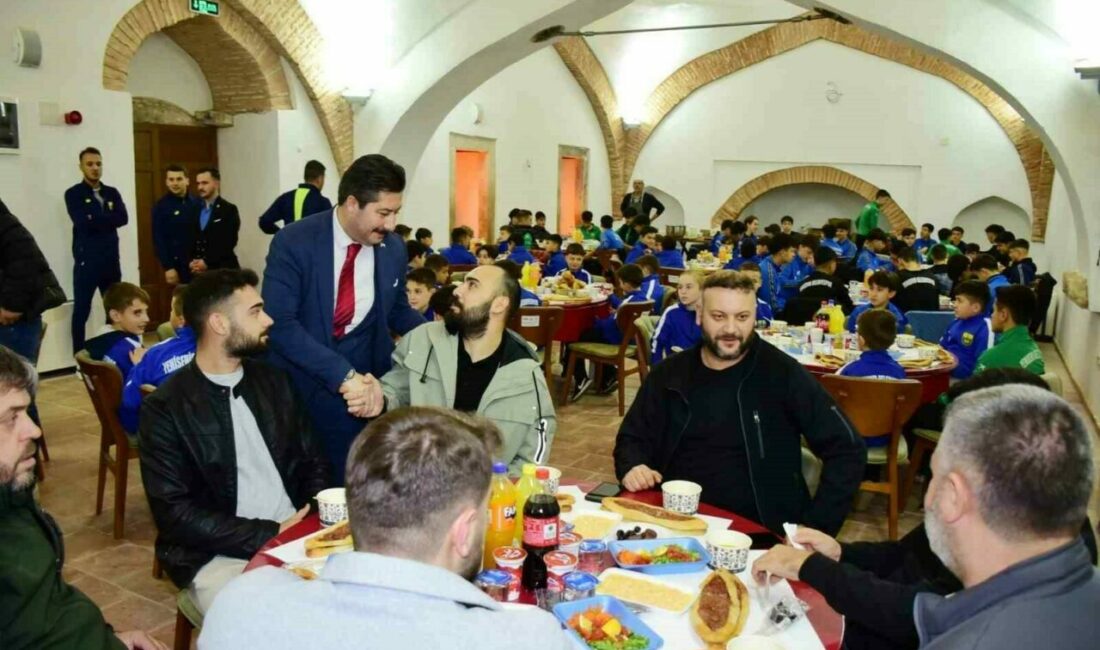 Belediyespor ailesi iftarda buluştu Yenişehir Belediyespor ailesi ramazan ayının son günlerinde iftarda bir araya
