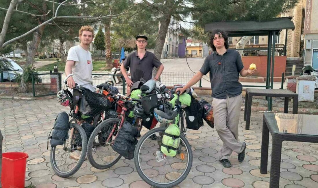 Fransa’dan yola çıkan üç arkadaş, Bursa’da uğradıkları İznik ilçesinde mola