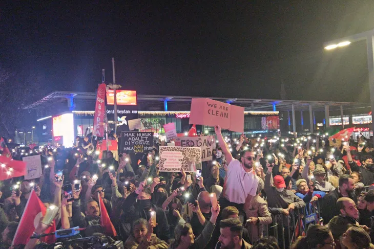 Bursa’da gözaltı sayısı 45’e yükseldi Bursa'da 19 Mart'tan beri devam eden protestolarda bu sabah saatlerinde