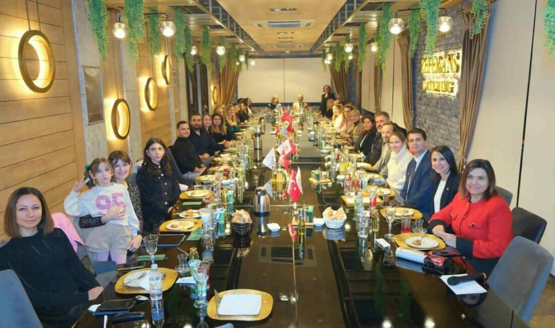 Bursa Halkla İlişkiler Derneği yeni üyeleriyle büyüyor Bursa Halkla İlişkiler Derneği (BHİD), geleneksel iftar programı iş dünyasını