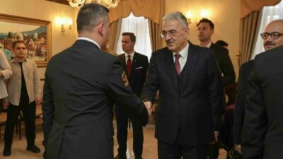 Bursa protokolü, valilik binasında gerçekleştirilen bayramlaşma töreninde bir araya geldi.