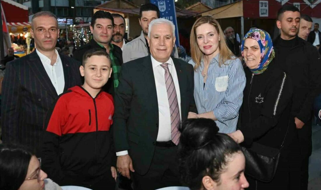 Bursa’da 200 bin kişi, Ramazan ayında aynı sofrada buluştu Bursa’da hazırladığı programlarla paylaşma ve dayanışma ayı olan Ramazan’ın ruhuna