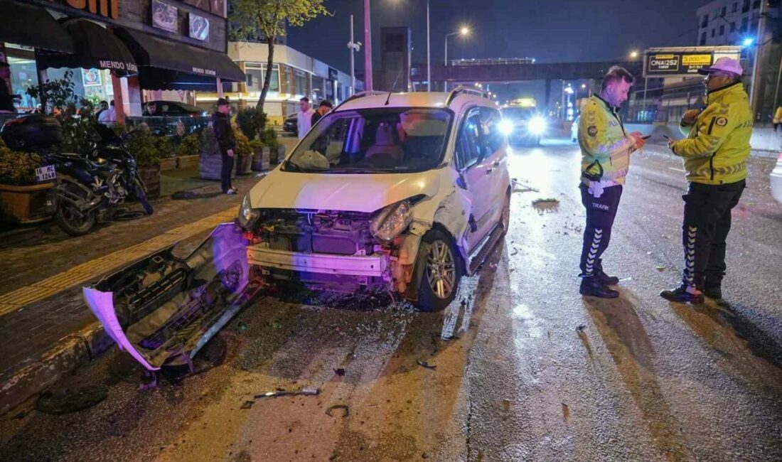 Bursa’da 4 aracın karıştığı kazada 3 kişi yaralandı Bursa’nın Yıldırım ilçesinde 2 servis minibüsü, kamyonet ve hafif ticari