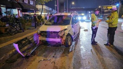 Bursa’nın Yıldırım ilçesinde 2 servis minibüsü, kamyonet ve hafif ticari