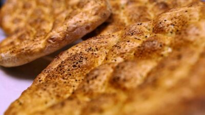 Bursa’da Besaş’ın ürettiği 450 gram Ramazan pidesi 20 liradan satılacak.