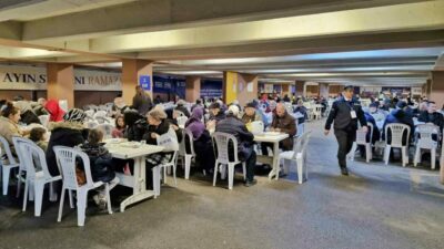 Bursa Büyükşehir Belediyesi, kentin üç ayrı noktasında kurduğu iftar sofralarında