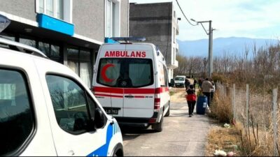 Bursa’da 34 yaşındaki 2 çocuk babası adam evin önünde silahla