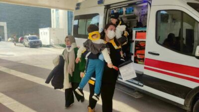 Bursa’nın Orhangazi ilçesinde hafif ticari araçla bir otomobilin çarpıştığı kazada