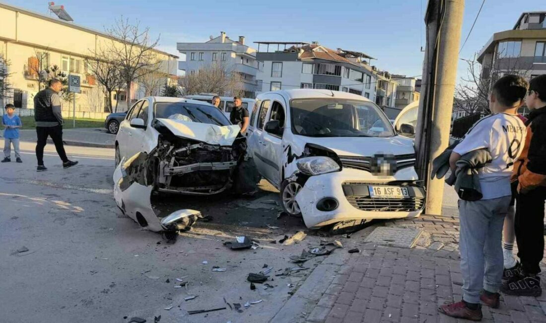 Bursa’da iki araç çarpıştı: 1 yaralı Bursa’nın İnegöl ilçesinde hafif ticari araç ile otomobilin çarpıştığı kazada