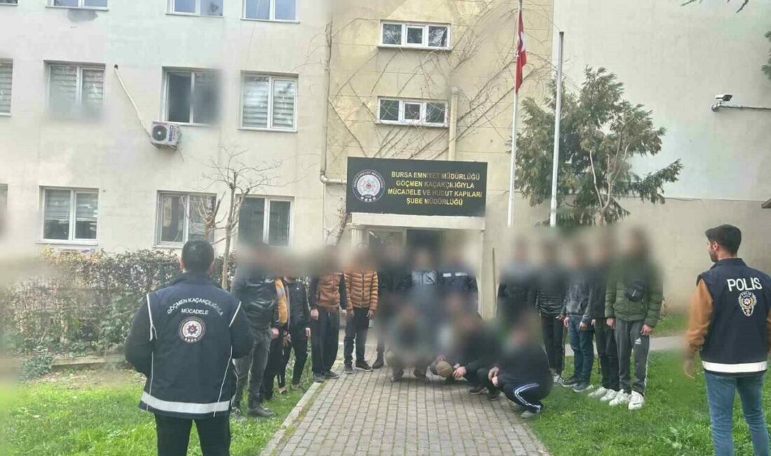 Bursa’da kaçak göçmen operasyonu: 18 göçmen yakalandı, 2 şüpheli gözaltına alındı Bursa’da polis ekipleri tarafından düzenlenen operasyonda, yabancı uyruklu şahısları kaçak