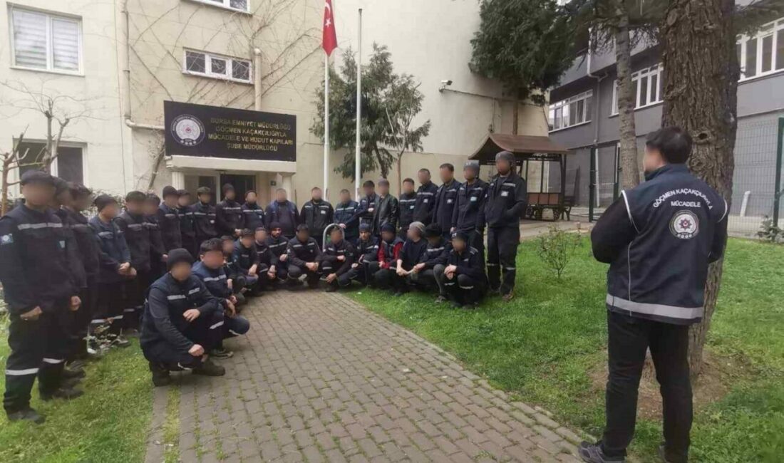 Bursa’da kaçak göçmenleri çalıştırdığı tespit edilen 3 şüpheli yakalandı Bursa’da yabancı uyruklu şahıslara kalacak yer temin ederek bir iş