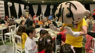 Bursa’da kanser hastası çocuklar ve aileleri için iftar yemeği düzenlendi.