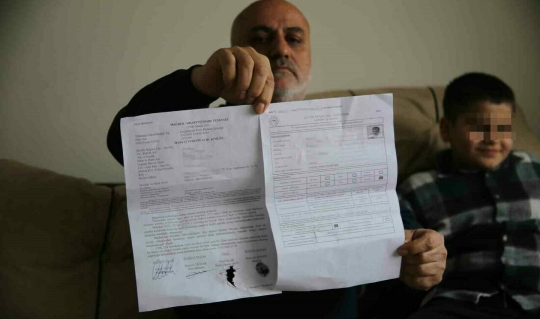 Bursa’da otizm hastası çocuk, öğretmeni tarafından darp edildi iddiası Bursa’da yüzde 100 otizm hastası olan 11 yaşındaki çocuk, iddiaya