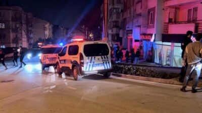 Bursa’da bir kişi husumetlisi olan şahısları takip edip, şahısların oturduğu