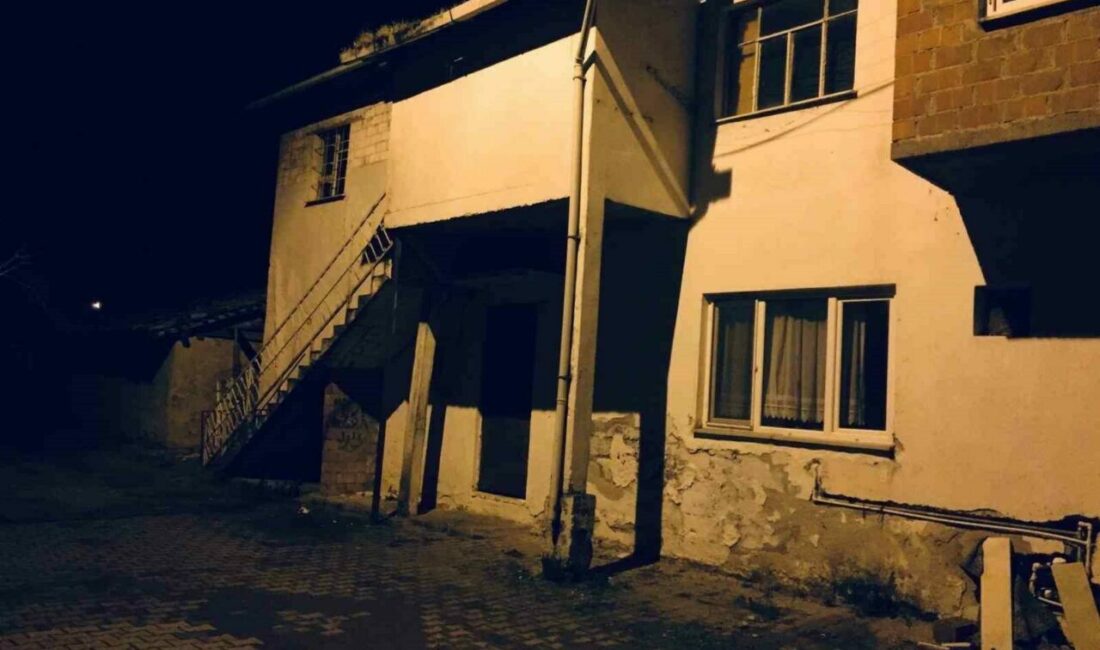 Bursa’nın Mustafakemalpaşa ilçesinde 24 yaşındaki uzman onbaşı, evinde sobadan sızan