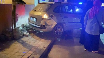 Bursa’nın İnegöl ilçesinde hafif ticari araç ile otomobil çarpıştığı kazada