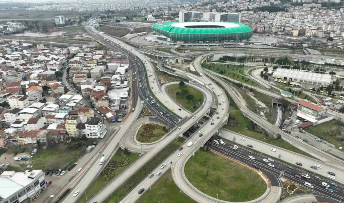 Bursa’da ulaşıma nefes aldıracak çalışma tamamlandı Bursa Büyükşehir Belediyesi, Acemler’deki ilave şerit çalışmalarını tamamlayarak vatandaşların hizmetine