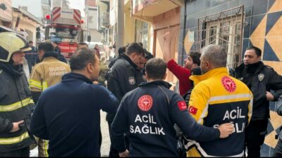Bursa’da 3 katlı bir binanın giriş katında çıkan yangın sonrası