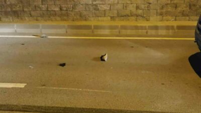 Bursa’da yolun karşısına geçmekte olan 2 kişiye hafif ticari araç