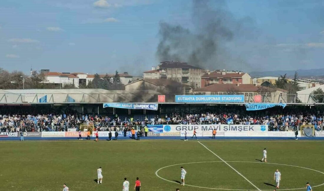 Bursaspor-Kütahyaspor maçında yangın paniği TFF 3. Lig’in 23. haftası Belediye Kütahyaspor-Bursaspor mücadelesinde tribünde yangın
