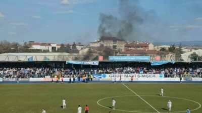 TFF 3. Lig’in 23. haftası Belediye Kütahyaspor-Bursaspor mücadelesinde tribünde yangın