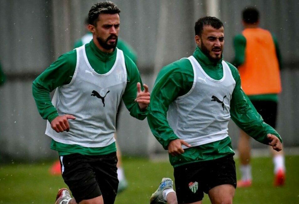 Bursaspor’da Kahramanmaraş hazırlıkları başladı TFF 3. Lig’de Bursaspor, Kahramanmaraş ile deplasmanda oynayacağı karşılaşmanın hazırlıklarına
