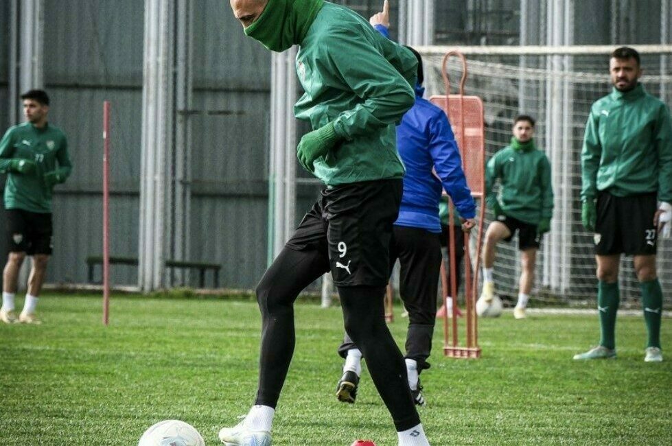 TFF 3. Lig 1. Grup’ta mücadele eden Bursaspor, cumartesi günü