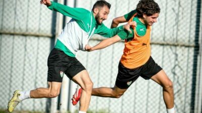 Bursaspor, Belediye Kütahyaspor maçı sonrası 1 günlük iznin ardından Kuşadasıspor